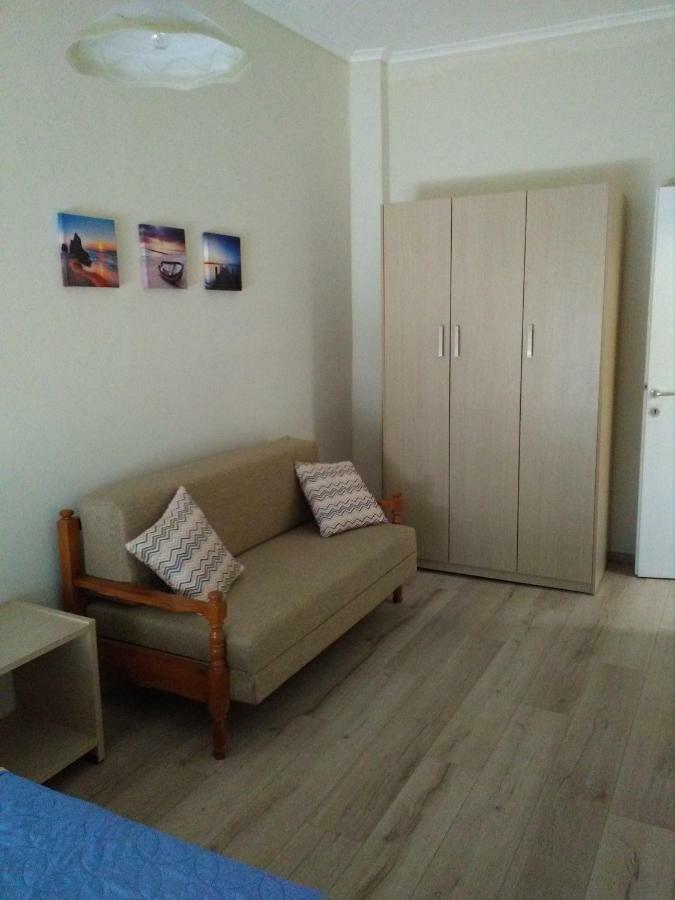 Zefi'S Apartment Néa Péramos Kültér fotó